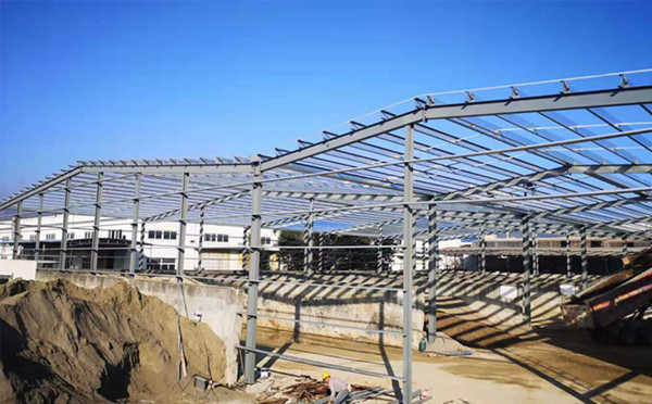 西宁钢结构工程施工现场 西宁钢结构工程施工现场